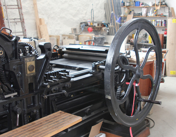 Large tiskarski stroj