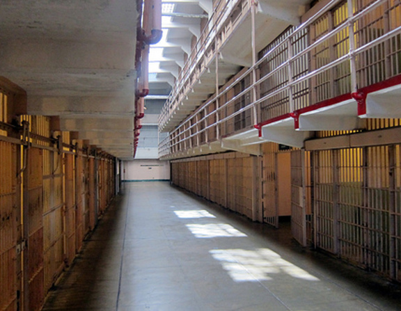 Large zatvor